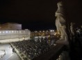 PEREGRINOS À ESPERA DO NOVO PAPA